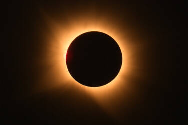 Nikon magazine - Angel Fux eclipse ZR